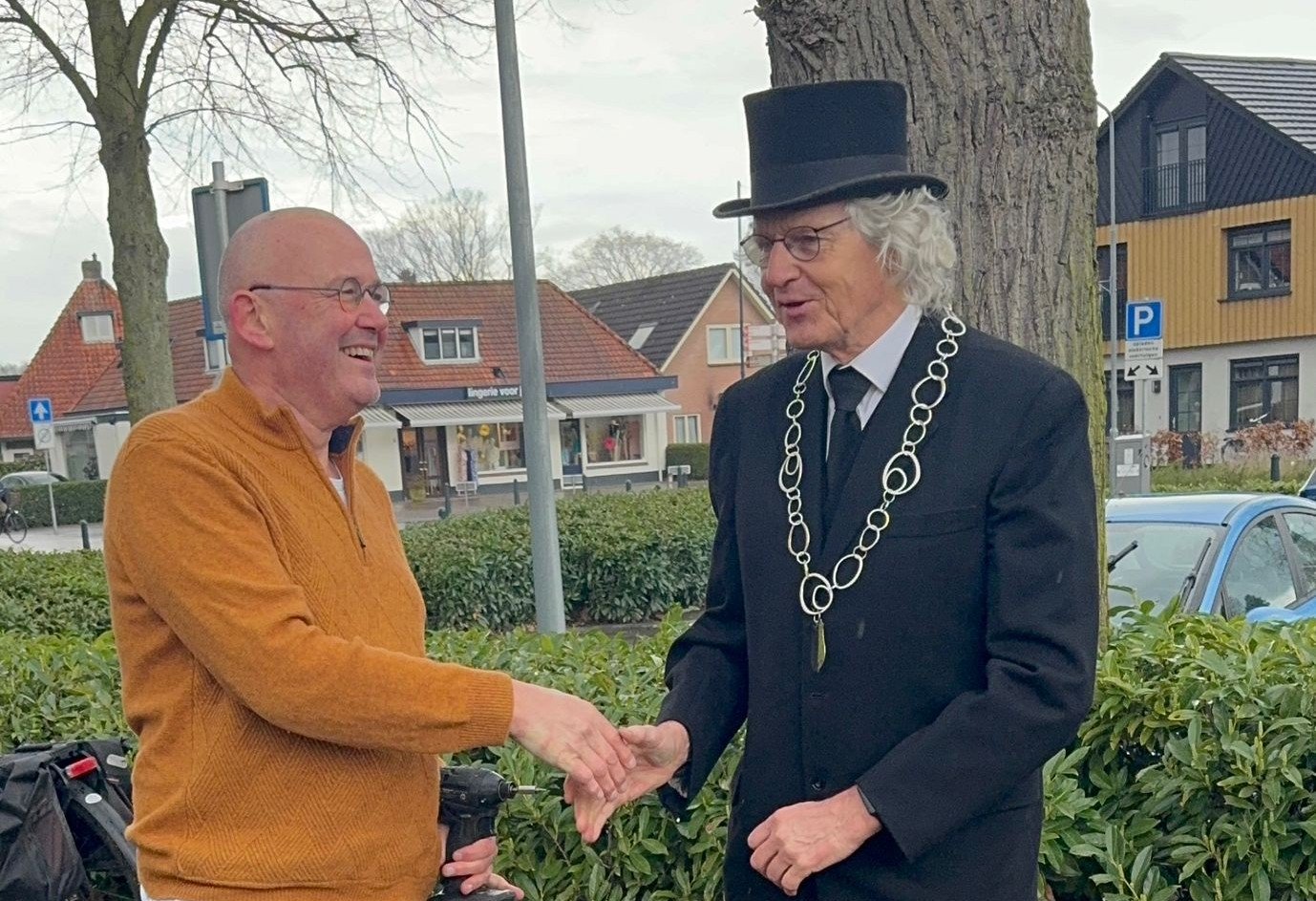 Foto: Rotaryclub Hattem Heerde biedt luisterbankje aan