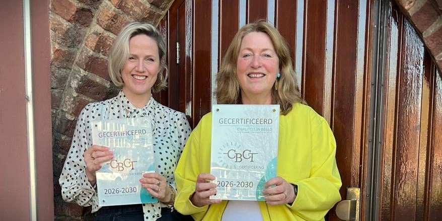 Foto: BIJ de bieb ontvangt landelijk kwaliteitscertificaat