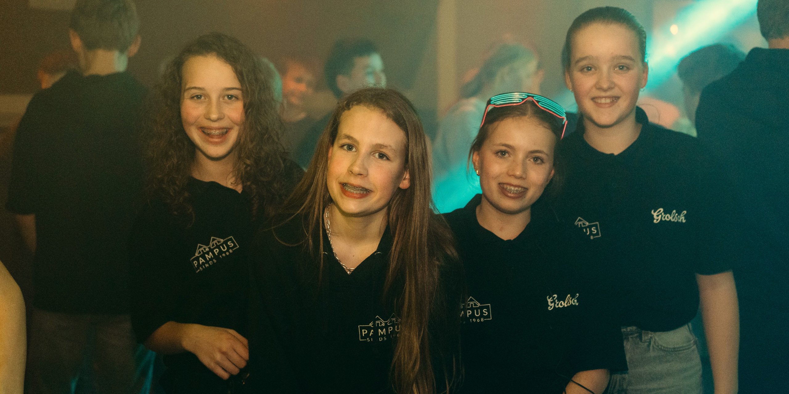 Foto: Vier meiden organiseren Teenage Party in Pampus
