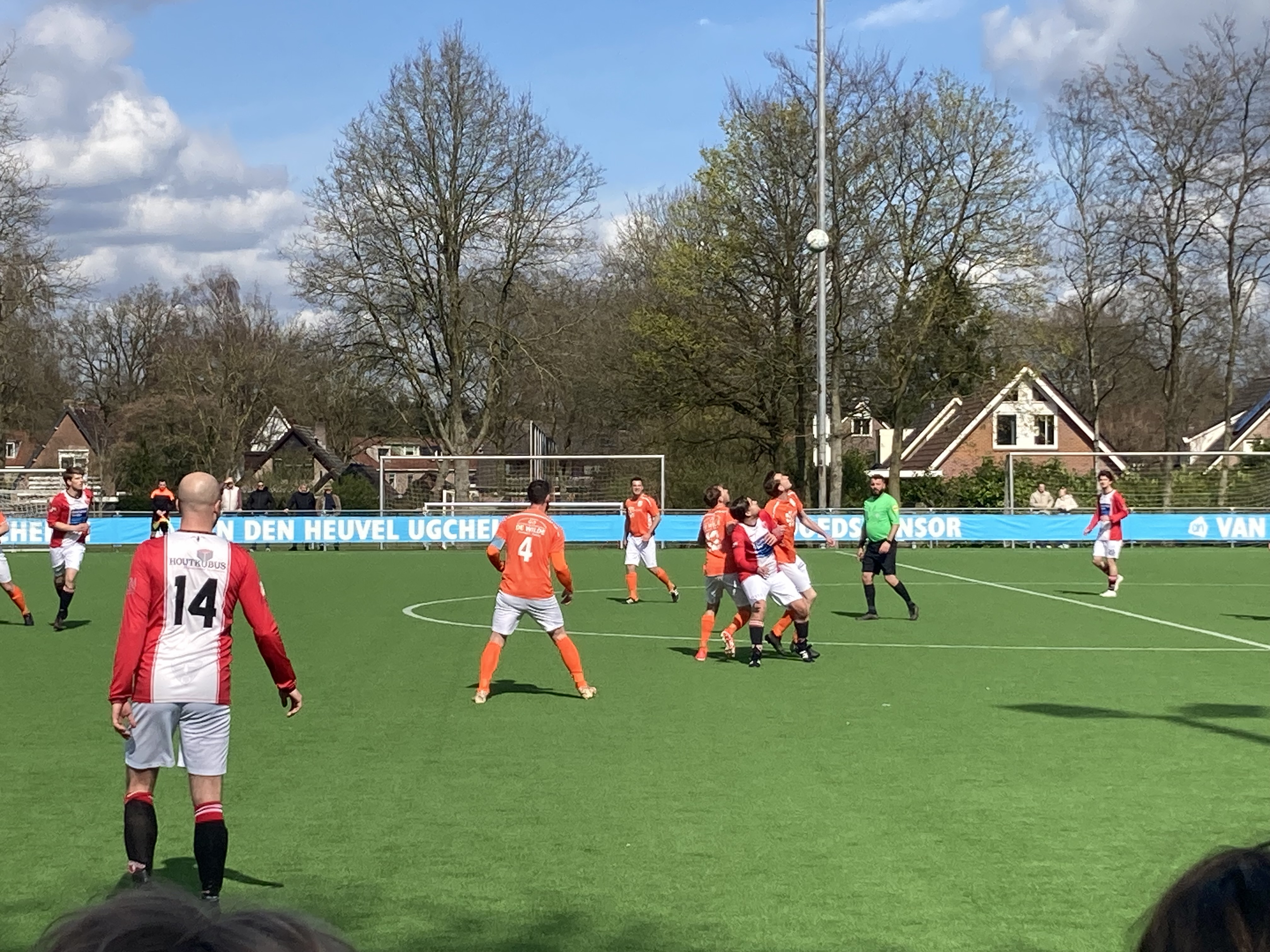 Foto: V.V. Emst 1 verliest in Ugchelen tegen Albatross 1