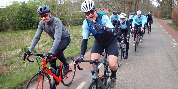 Foto: Veel deelnemers bij Paasbrunch van wielerclub Houdt de Ketting Strak uit Emst