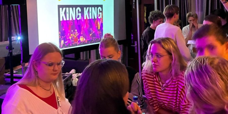 Foto: KCVO’ers genieten van gezellige popquiz voor het goede doel in Apeldoorn