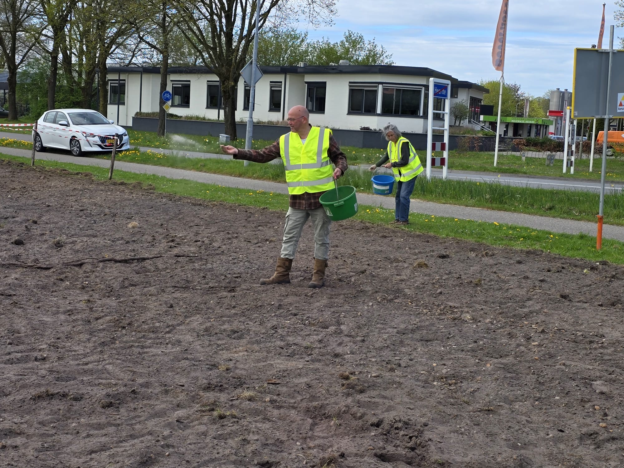 Foto: Rotaryclub Hattem Heerde start actie bijenlint