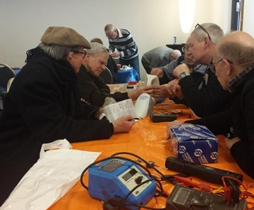 Foto: Uit de naad gewerkt? Kom naar het repair café!