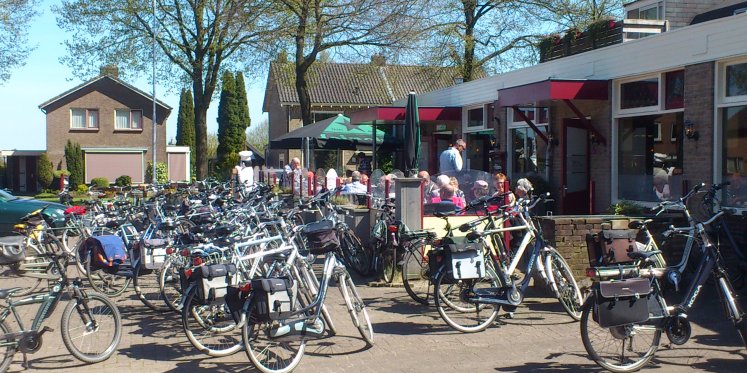 Foto: Fietstocht op Hemelvaartsdag brengt Emst in beweging