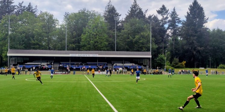 Foto: Genadig VIOS uiteindelijk ruim langs afzwaaiend AGOVV