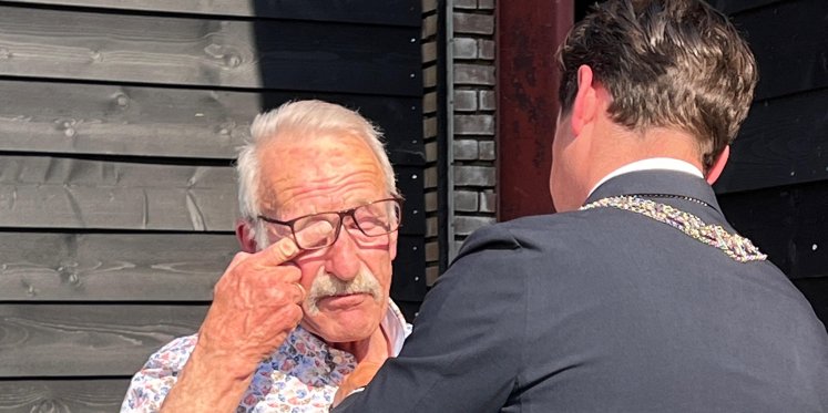 Foto: Koninklijke onderscheiding dhr. H van Renselaar