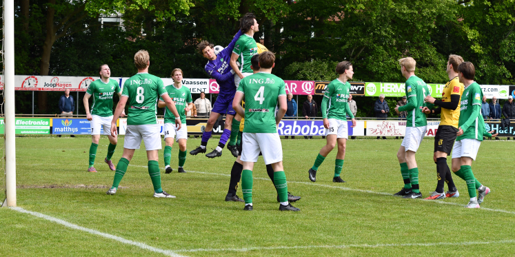 Foto: Op feestelijke zaterdag legt VIOS Groen-Wit ’62 op de valreep over de knie