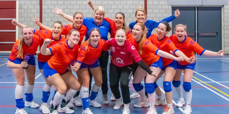 Foto: CVO dames overtuigend naar kwartfinale beker na monsterscore tegen HCW