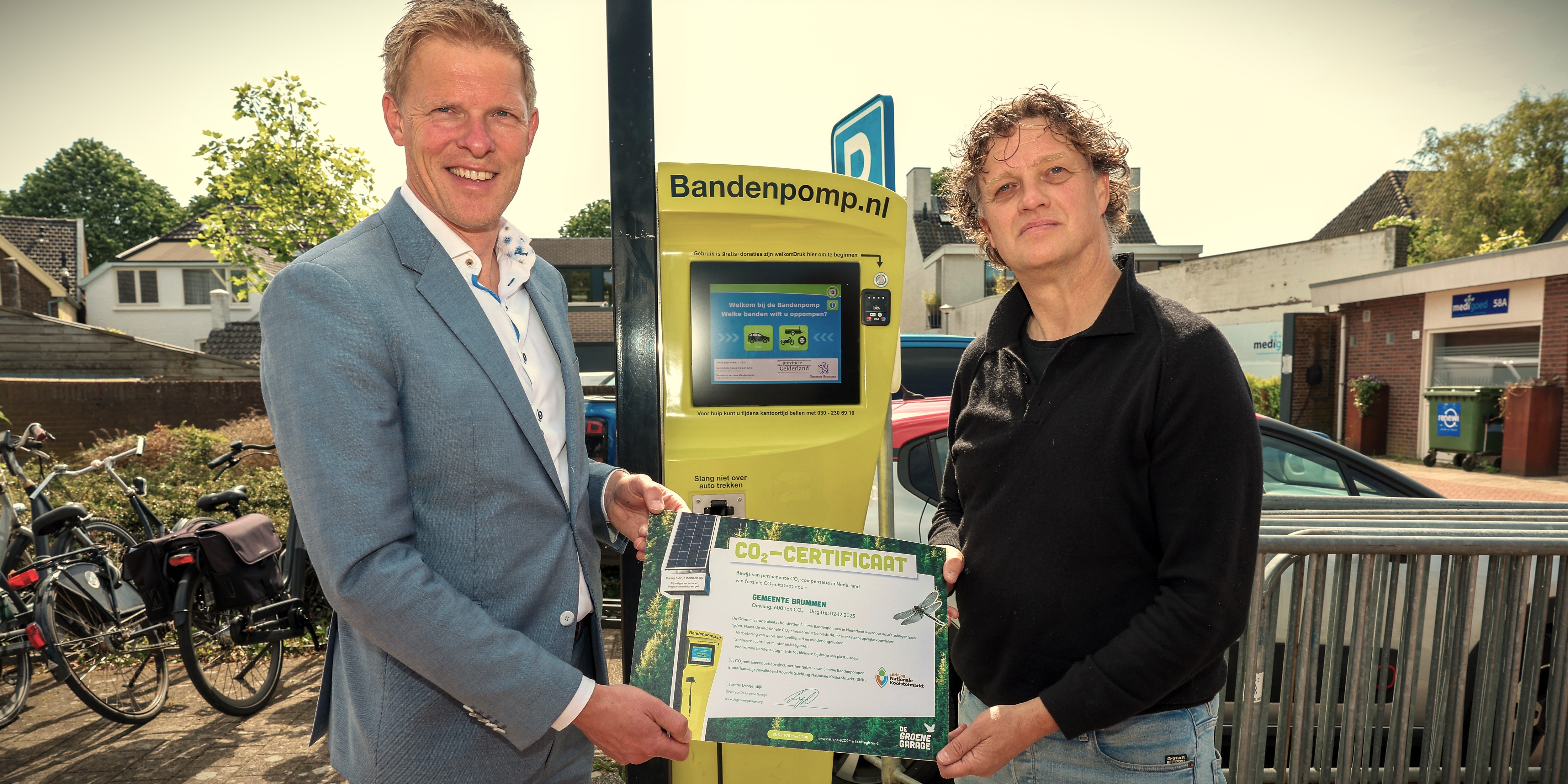 Foto: Gemeente Brummen ontvangt CO₂-certificaat