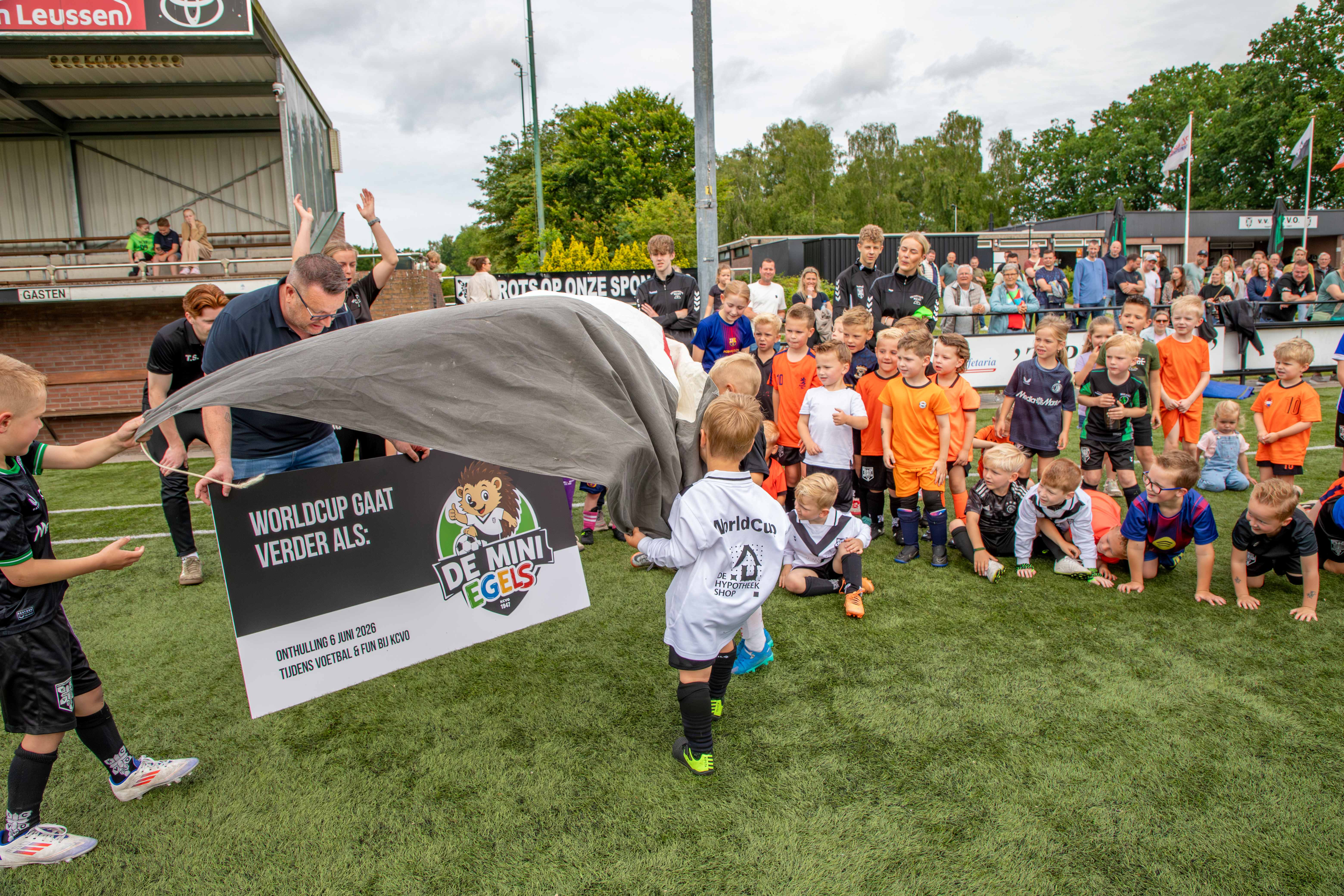 Foto: Succesvolle voetbal & fun-ochtend bij KCVO: Worldcup gaat verder als De Mini Egels