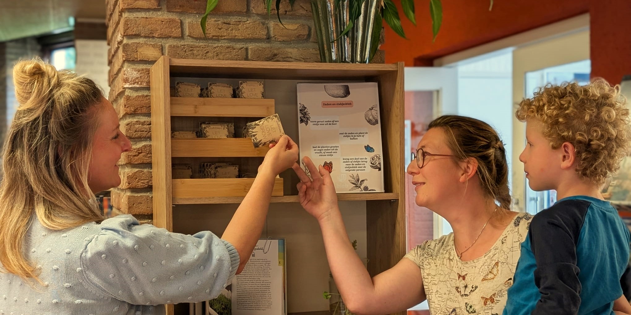 Foto: Bieb in Brummen start eigen zadenbibliotheek en pluktuin