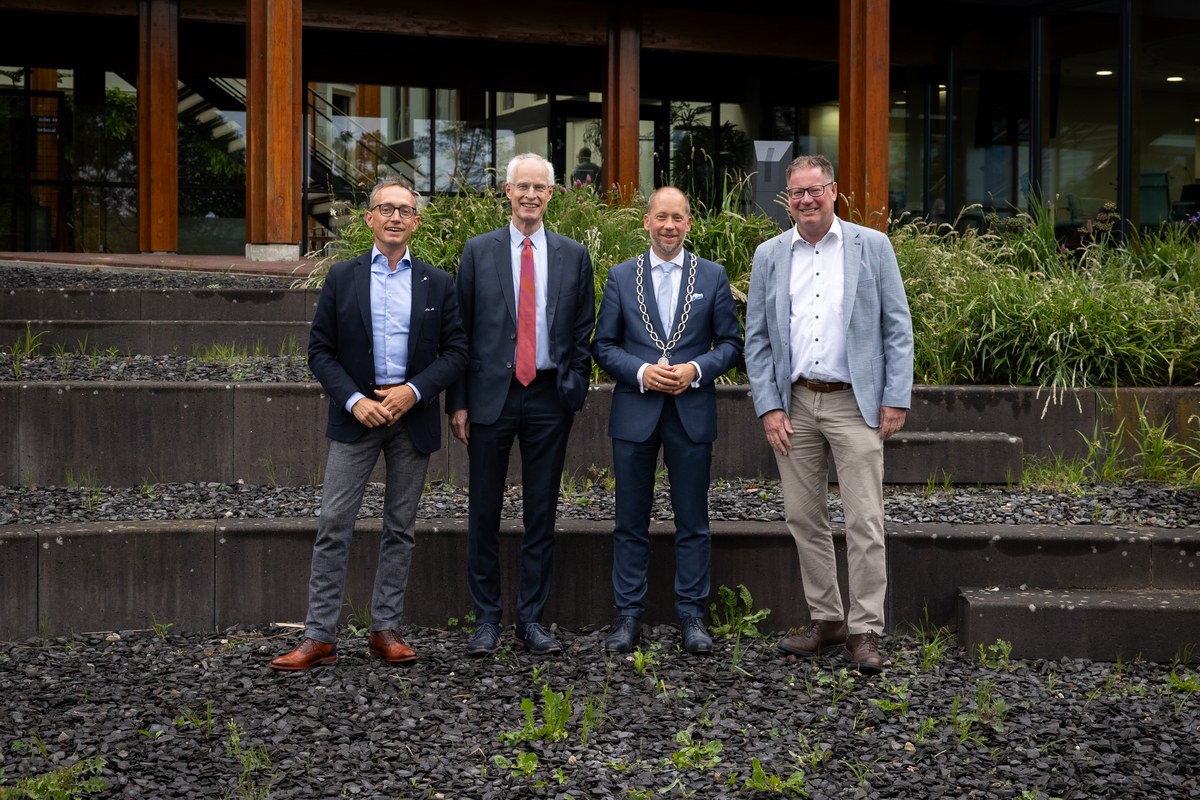 Foto: Nieuw college van B&W verdeelt taken en gaat aan de slag met coalitieakkoord