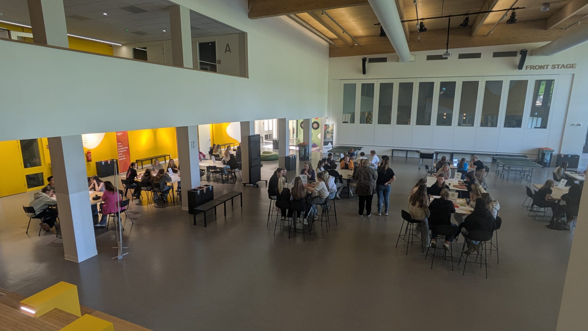 Foto: Leerlingen Sprengenbeek College ontdekken beroepen in zorg en welzijn