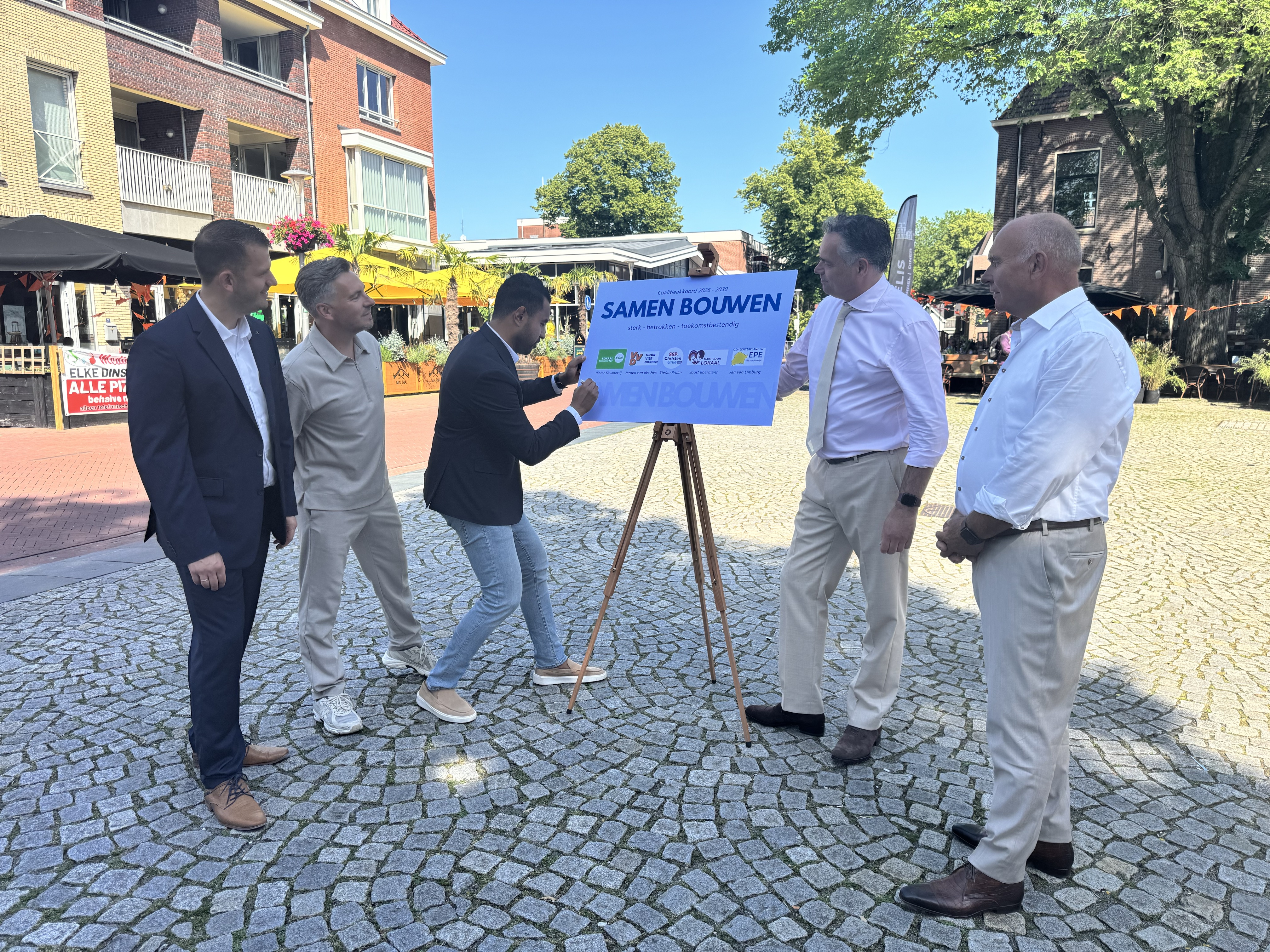 Foto: Coalitieakkoord gepresenteerd in gemeente Epe