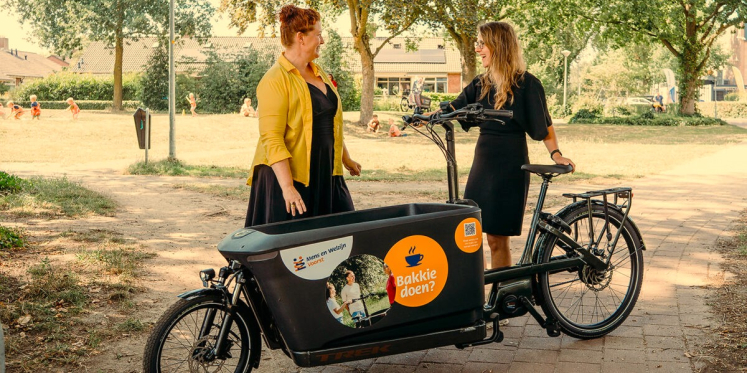 Foto: Nieuwe bakfiets brengt inwoners in gemeente Voorst dichter bij elkaar