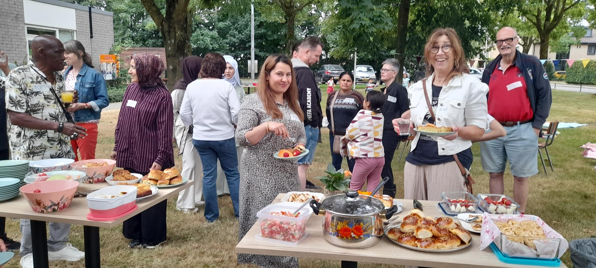 Foto: Zomerpicknick brengt deelnemers Taalpunt samen