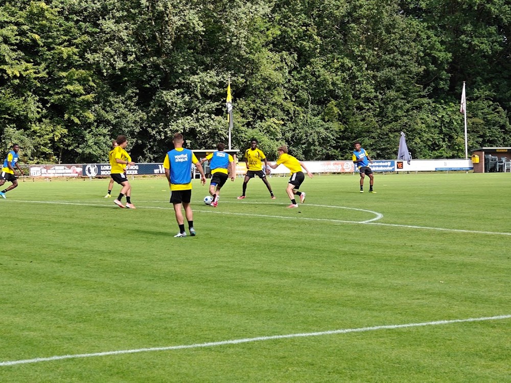 Foto: SC Cambuur strijkt neer op sportpark SV Wissel!