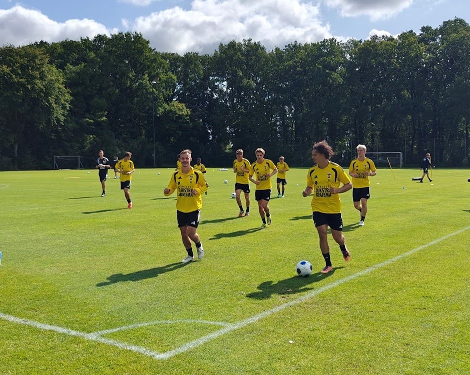 Foto: SC Cambuur strijkt neer op sportpark SV Wissel!