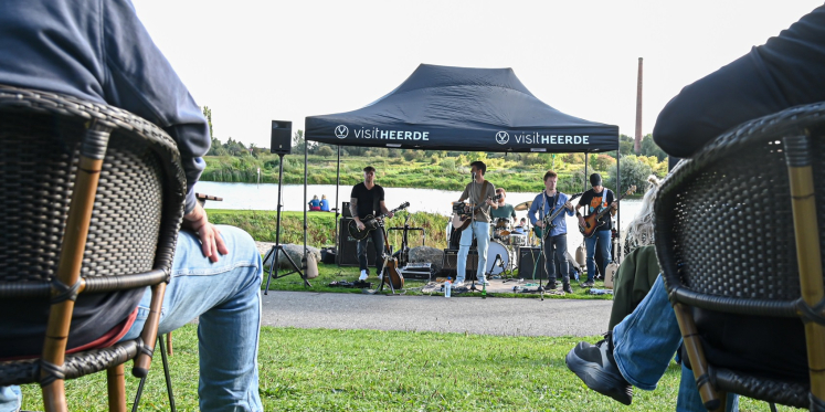 Foto: Rondje Pontje Rock: fietsen, livemuziek en pontjes langs de IJssel op 13 september