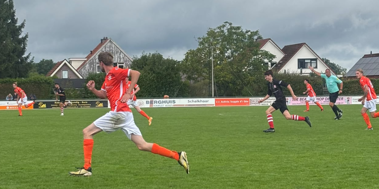 Foto: Pijnlijke middag voor v.v. Emst 1 in Twello: 8-0 bekernederlaag tegen Activia 1
