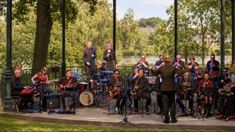 Foto: Edge en Hanzestadband in Muziekkoepel