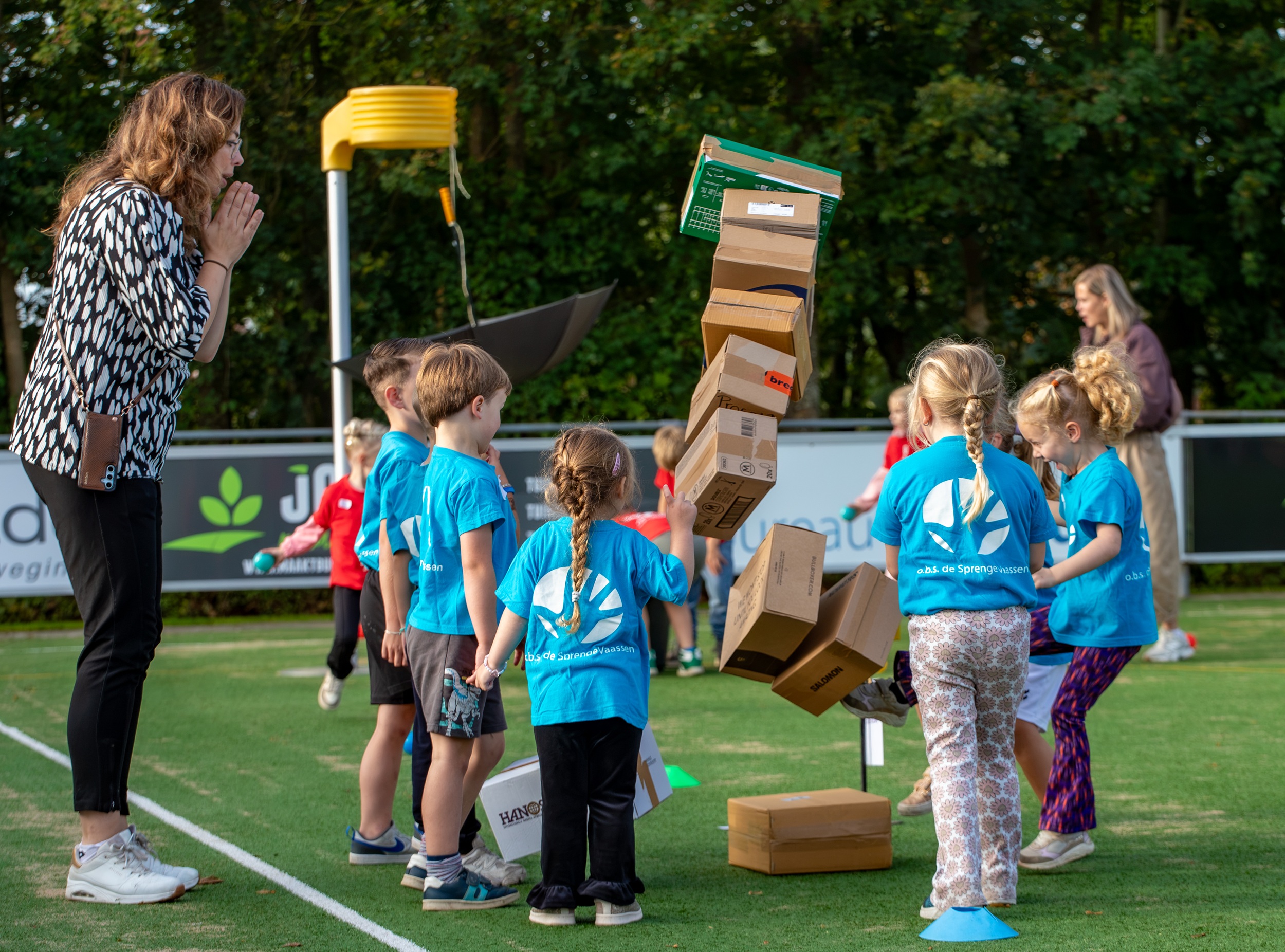Foto: Kleuters beleven sportieve Megakangoeroedag in Vaassen