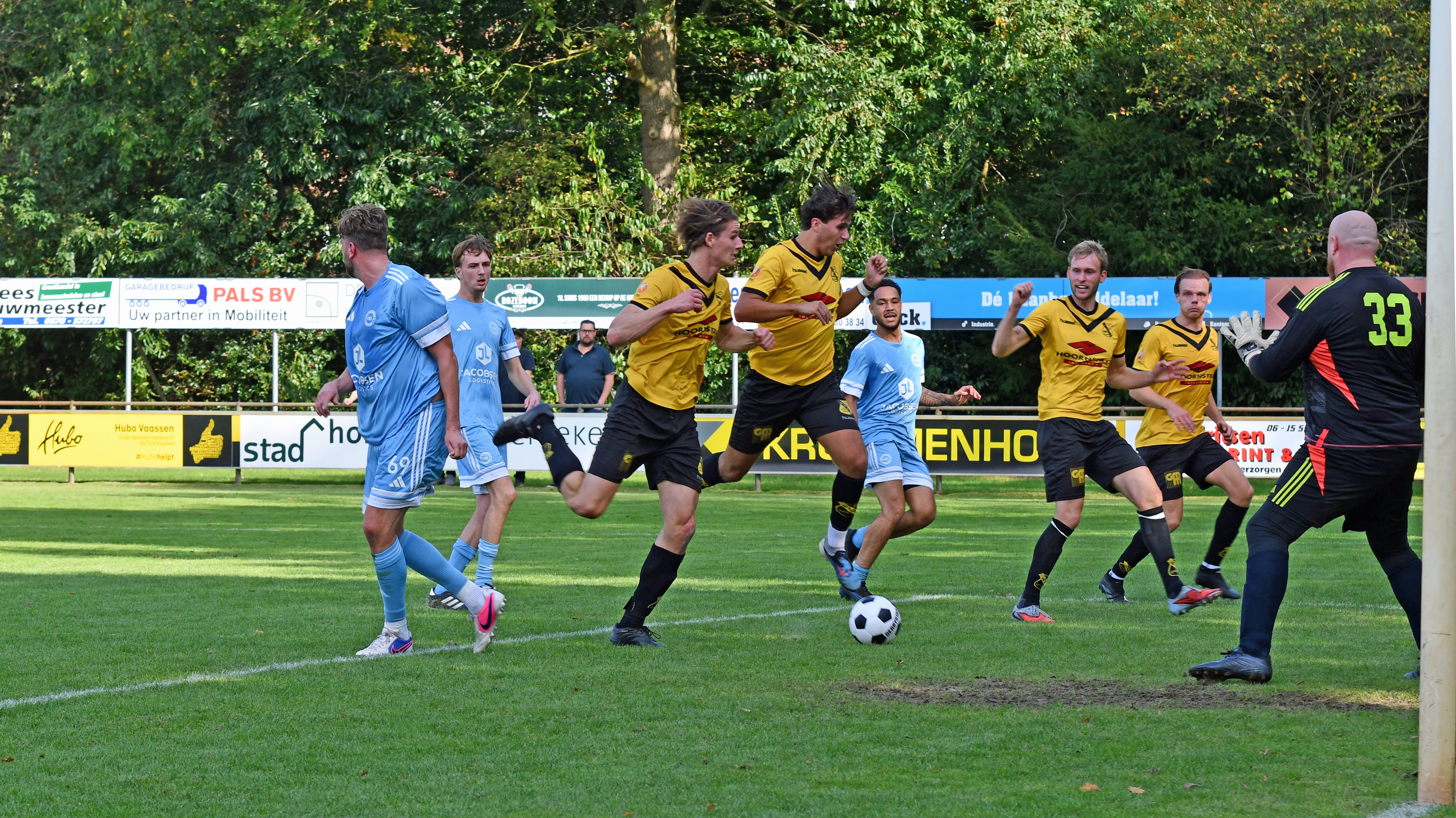Foto: VIOS komt tegen De Paasberg beroerd eerste bedrijf te boven
