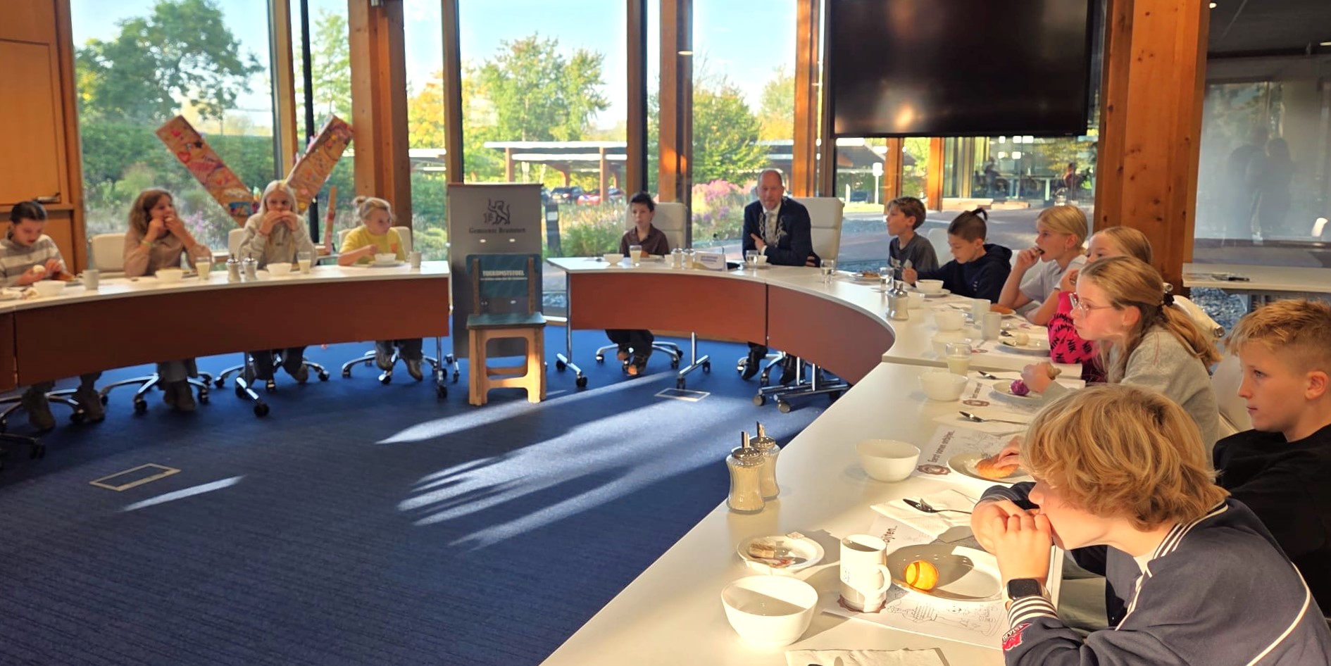 Foto: Burgemeester ontbijt met leerlingen