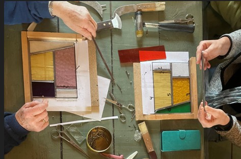 Foto: Succesvolle workshop glas in lood in de Dijkpoort