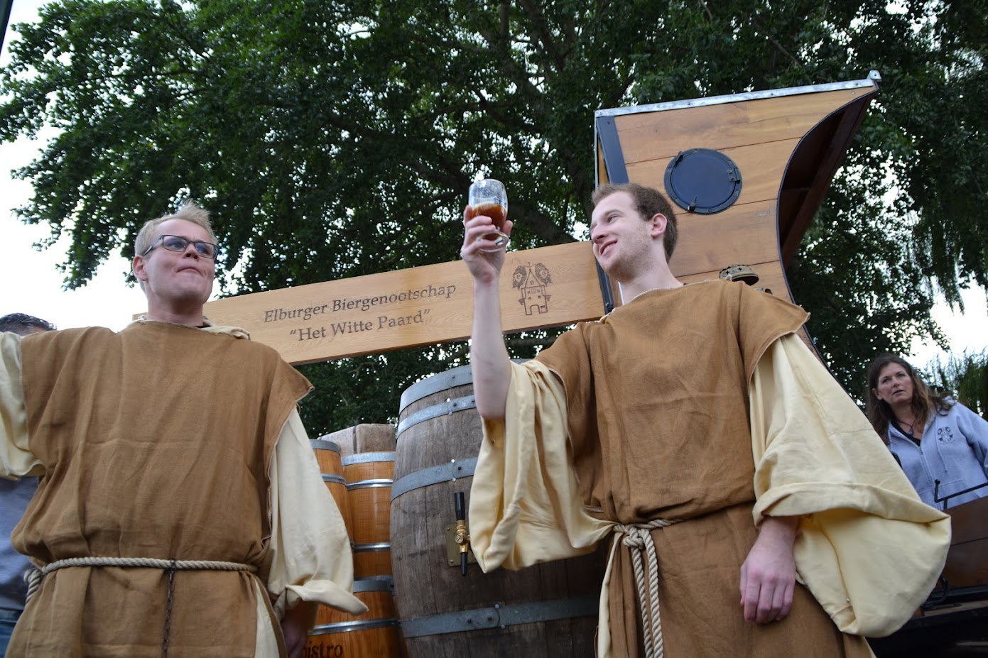 Foto: Bokbierdag brengt gezelligheid naar Elburg