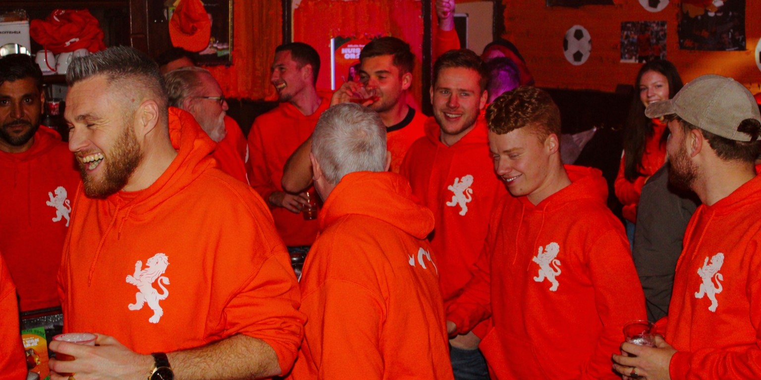 Foto: WK-duels diep in de nacht? Ook Oldebroek en Nijkerk passen regels aan