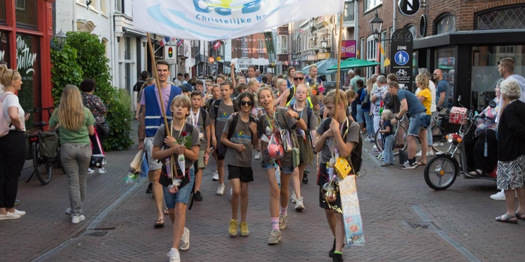 Foto: Avondvierdaagse Harderwijk start ondanks eerdere twijfels over voortbestaan