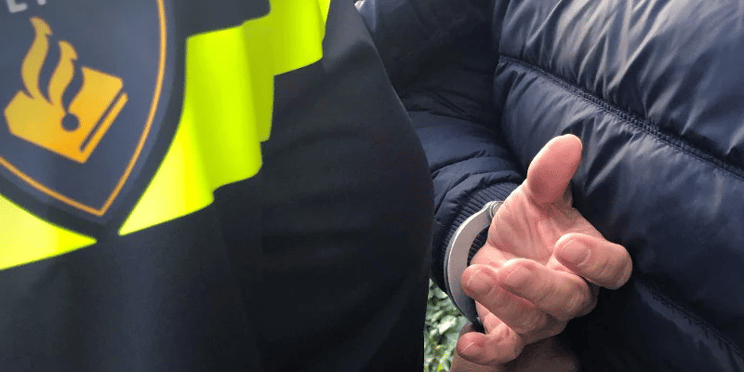 Foto: Vrouw beroofd na pinnen in Harderwijk: daders razendsnel opgepakt