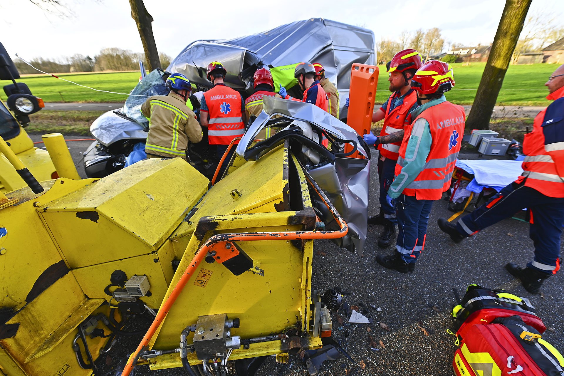 Foto: Zwaar ongeval met shredder veroorzaakt grote ravage in Vessem