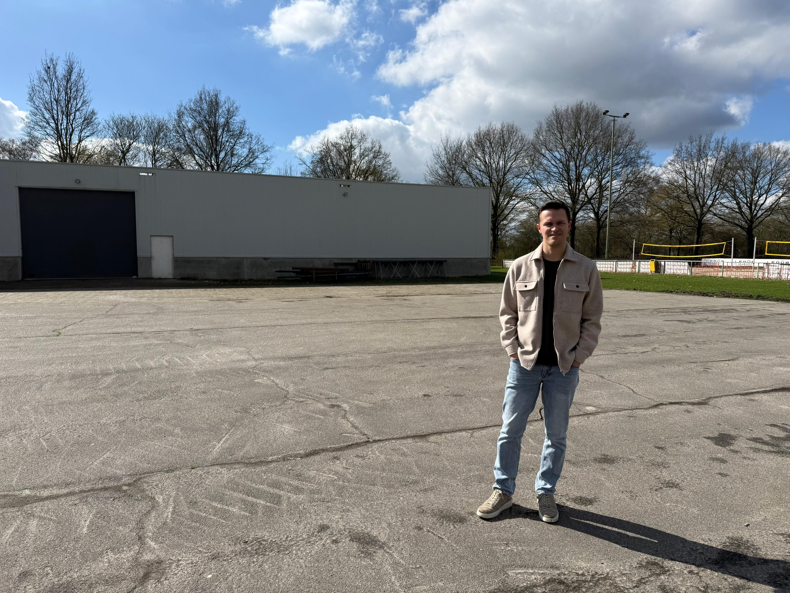 Foto: VVD-lijsttrekker Willem Swinkels: ‘Zonder optocht geen carnaval, we moeten bouwhallen uitbreiden’