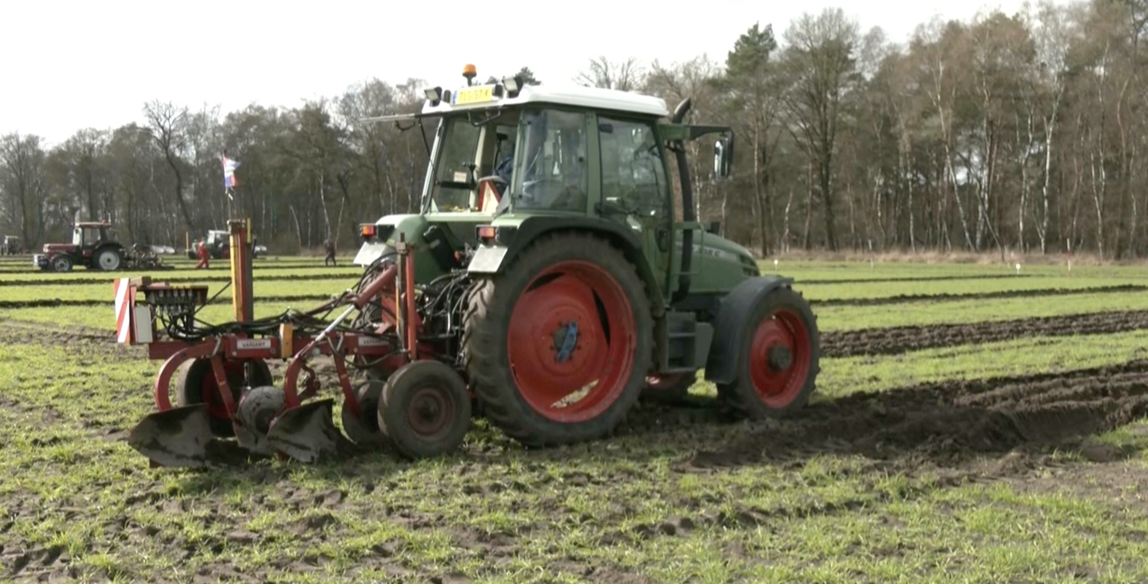 Foto: Tweede dag NK ploegen valt in het water, zaterdag mogelijk herkansing