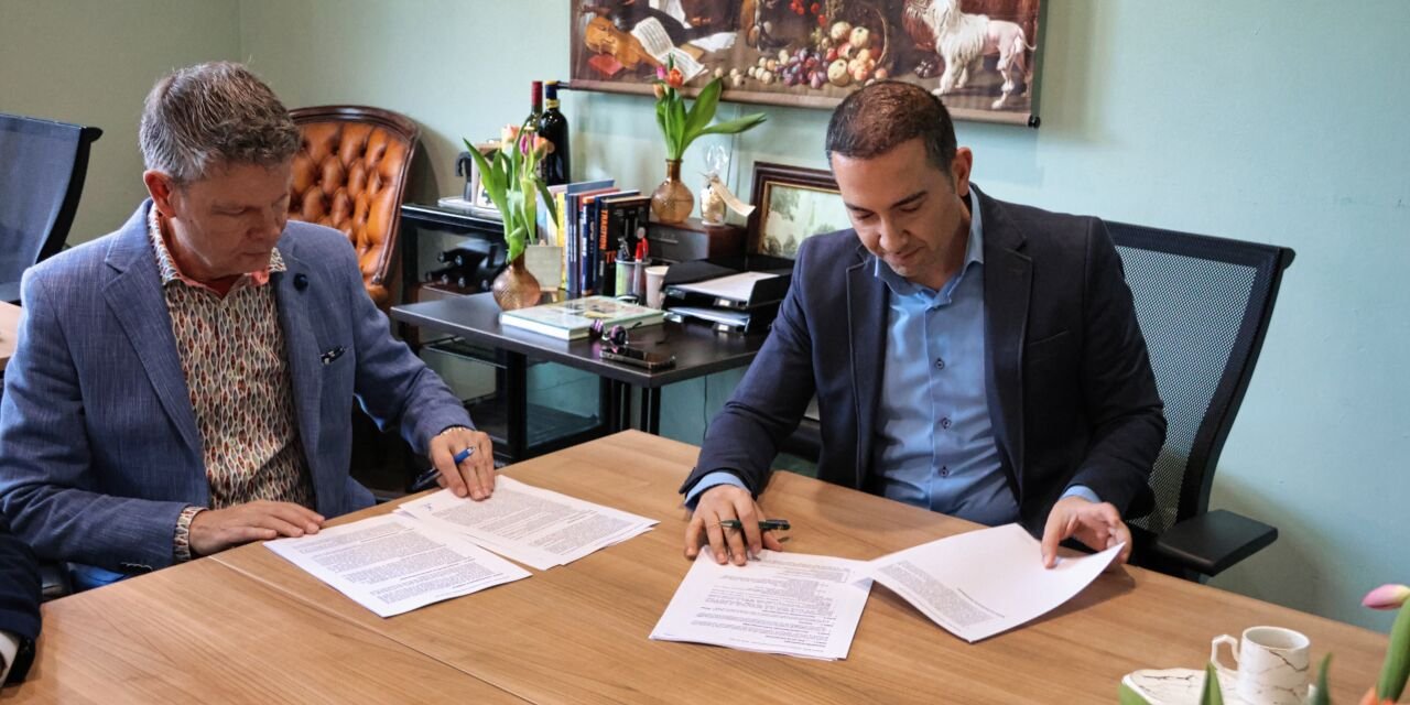 Foto: Gemeente en GPO tekenen overeenkomst ontwikkeling ’t Vogelshofje