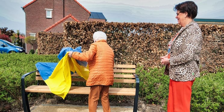 Foto: Bankje voor 100-jarige mevrouw Van Hout-Cox in Valkenswaard