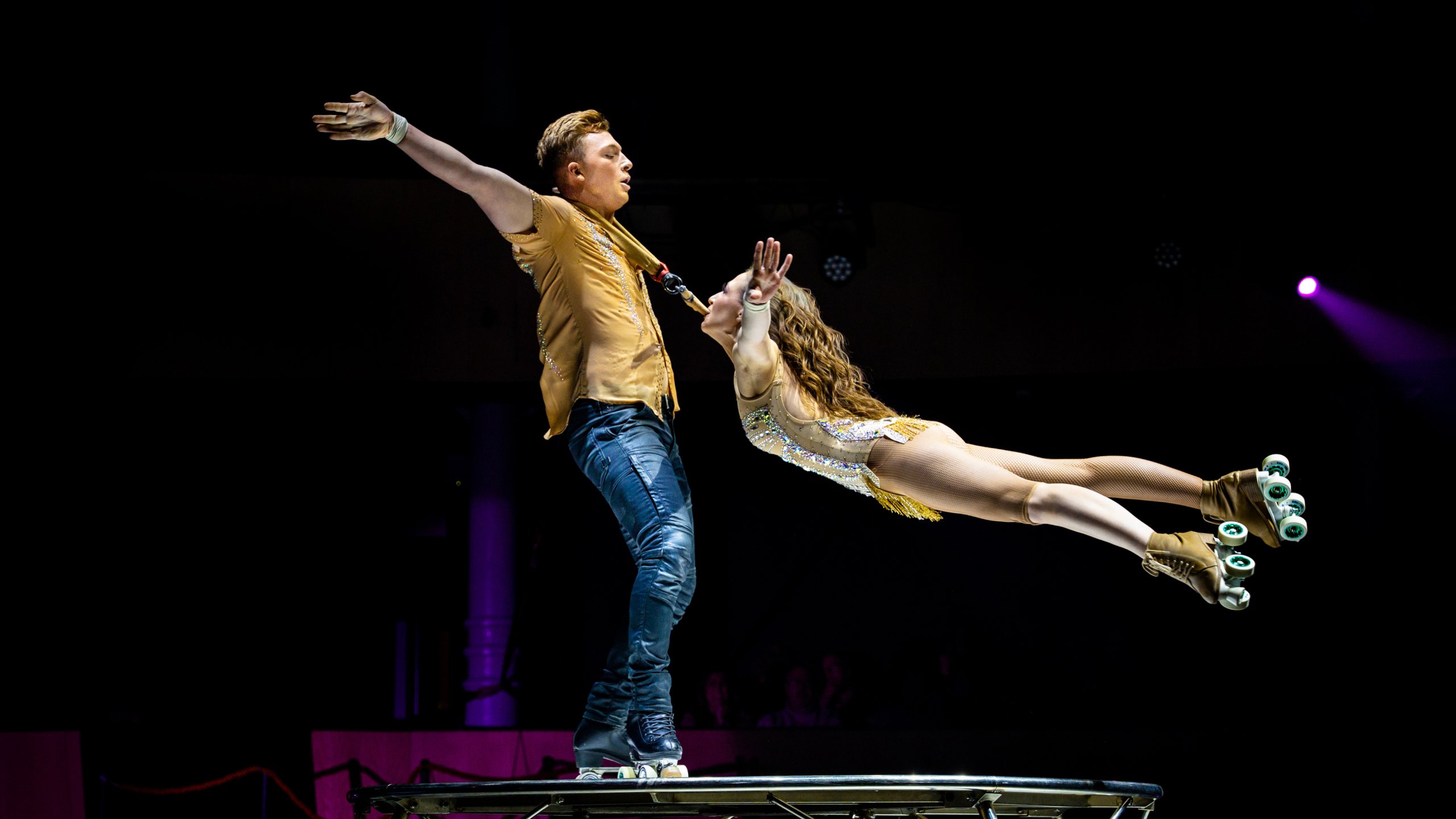 Foto: Premiere nieuwe internationale circusvoorstelling Magical World of Circus op Martinusplein in Dommelen