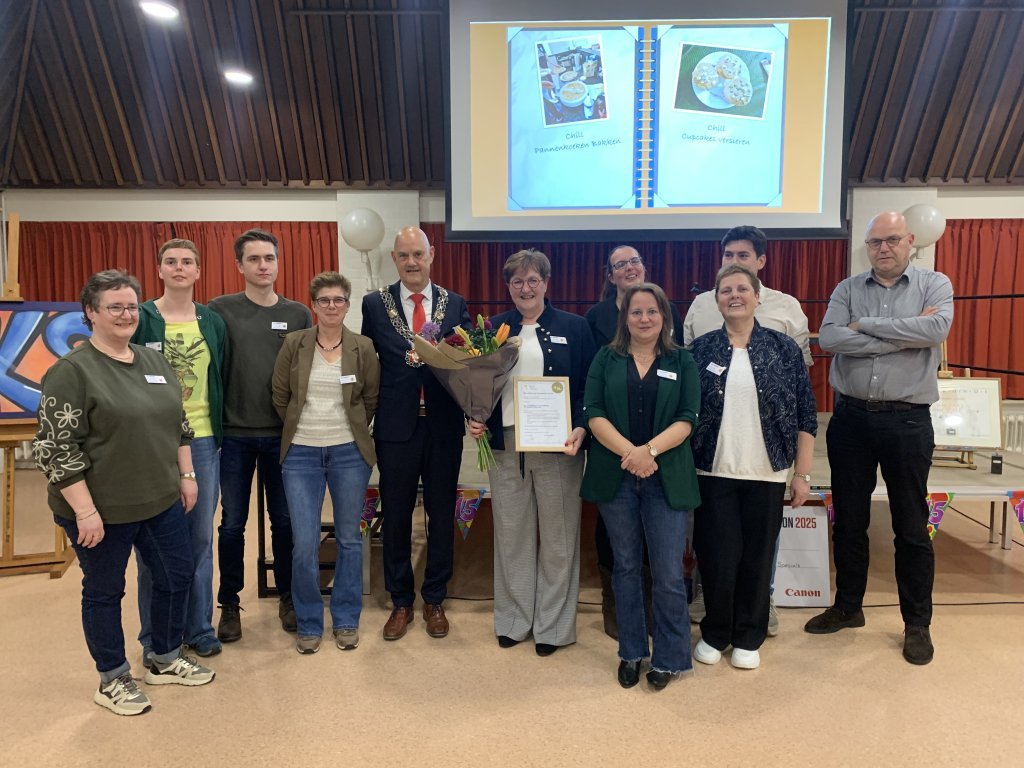 Foto: Gemeentelijke onderscheiding voor jubilerende stichting De Kempen Specials