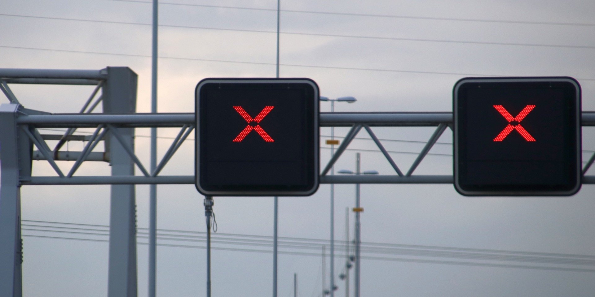 Foto: Politie bekeurt automobilisten die rode kruizen negeerden tijdens spoedrit met kind (4)