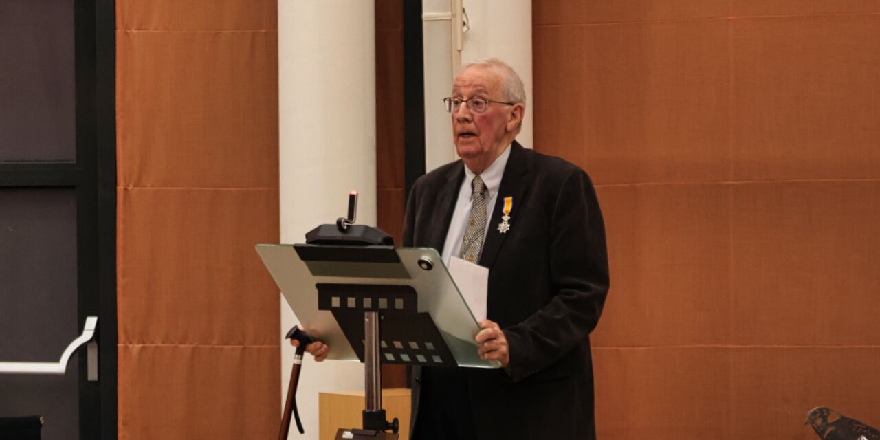 Foto: Twee raadsleden gemeente Valkenswaard Koninklijk onderscheiden