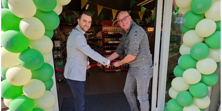 Foto: Feestelijke heropening Dorpswinkel Sterksel
