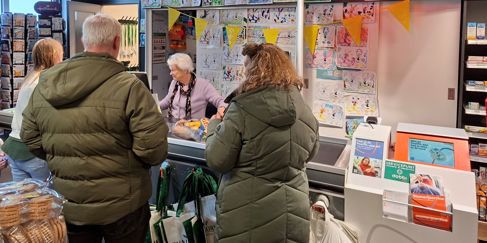 Foto: Feestelijke heropening Dorpswinkel Sterksel