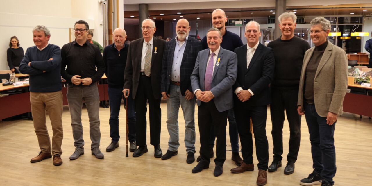 Foto: Twee raadsleden gemeente Valkenswaard Koninklijk onderscheiden