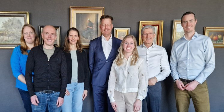 Foto: Koopovereenkomst voor ontwikkeling gezondheidscentrum met appartementen getekend in Hapert