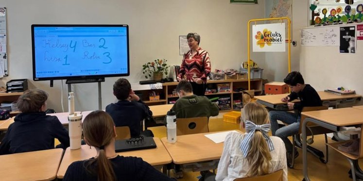 Foto: Geluksmobiel bezoekt De Triangel in Leende