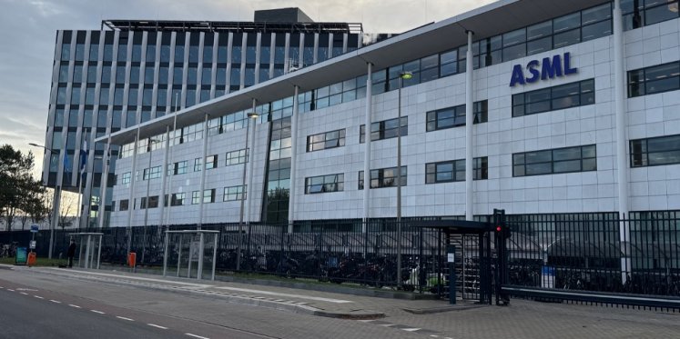 Foto: Vakbonden vinden vernieuwde Sociale Plan van ASML stap in goede richting, maar nog niet voldoende