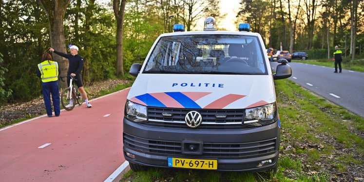 Foto: Politie houdt groot onderzoek in buitengebied rondom Veldhoven na geweldsincident in maart